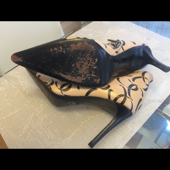 Gorgeous Chanel Lambskin Logo booties - Picture 3 of 7